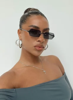 Princess Polly Baugh Sunglasses  Black Cheap