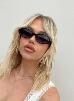 Princess Polly Caxton Sunglasses  Black Best Sale
