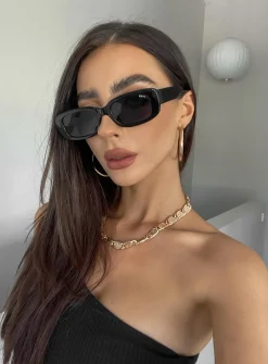Princess Polly Creeper Sunglasses  Black Fashion