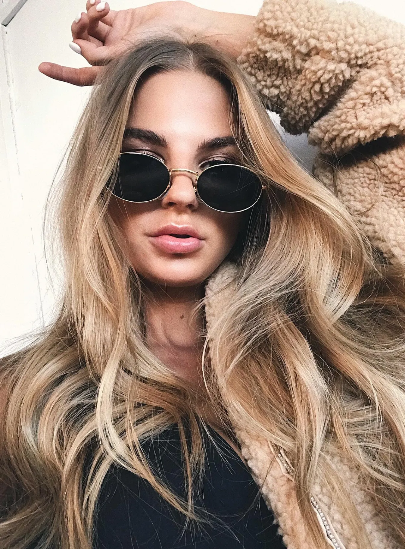 Princess Polly Frankie Oval Sunglasses Black/Gold Fashion