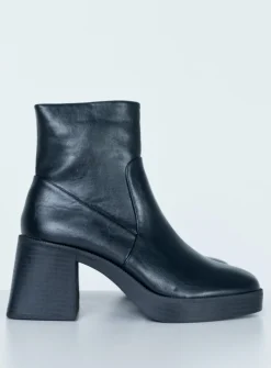 Princess Polly Halo Boots  Black Best