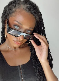 Princess Polly Hendrix Sunglasses  Black Flash Sale