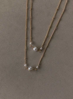 Princess Polly Levine Pearl Necklace/ White   Gold Fashion