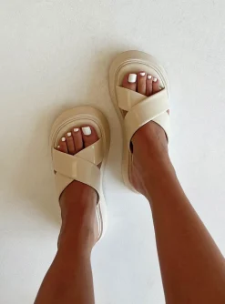 Princess Polly Matrix Flats All Over Cream New