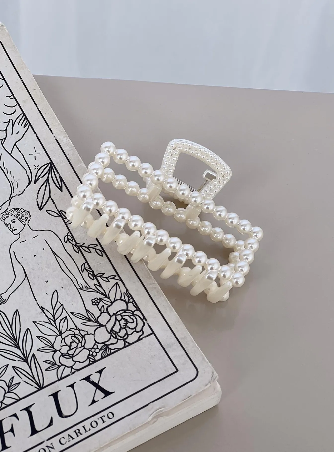 Princess Polly Moreno Pearl Hair Clip White Sale