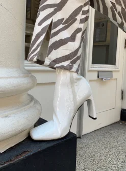 Princess Polly San Antonio Boots  White New