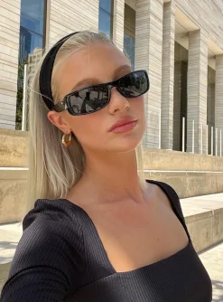 Princess Polly Wallace Sunglasses  Black Cheap